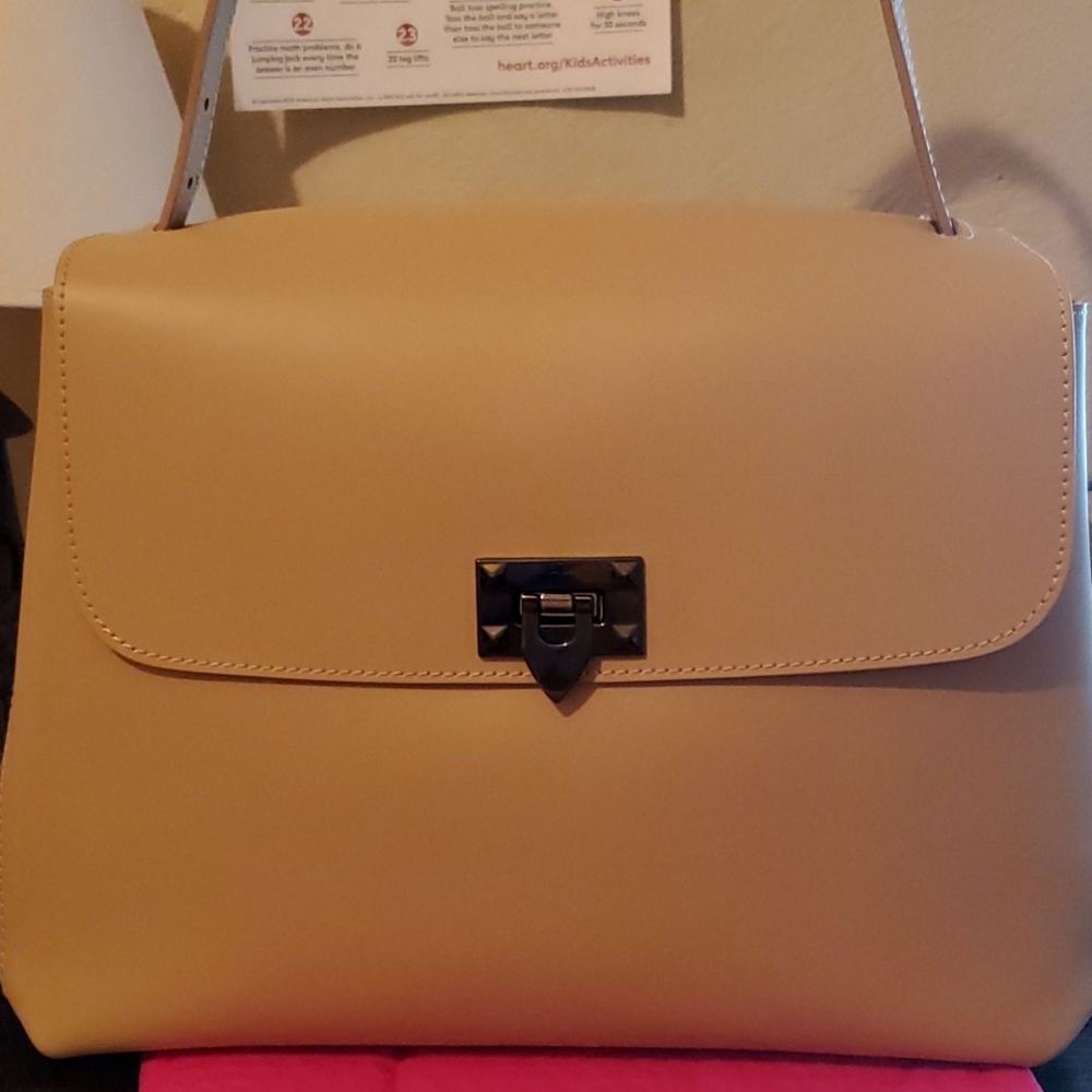 Gorgeous beige tote. A must have.